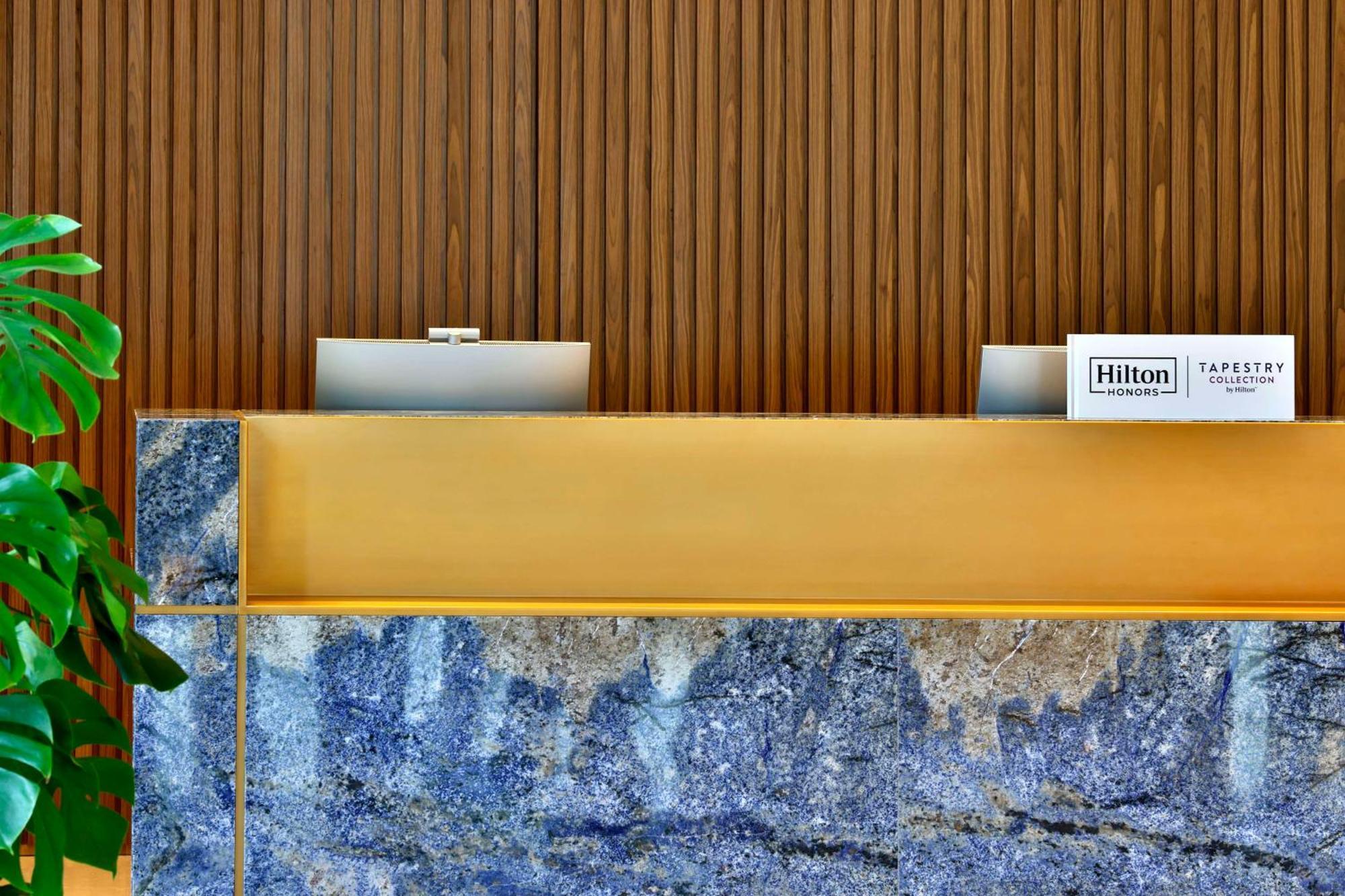 Tumbi West Palm Beach Hotel Dubai,Tapestry Collection Hilton Экстерьер фото